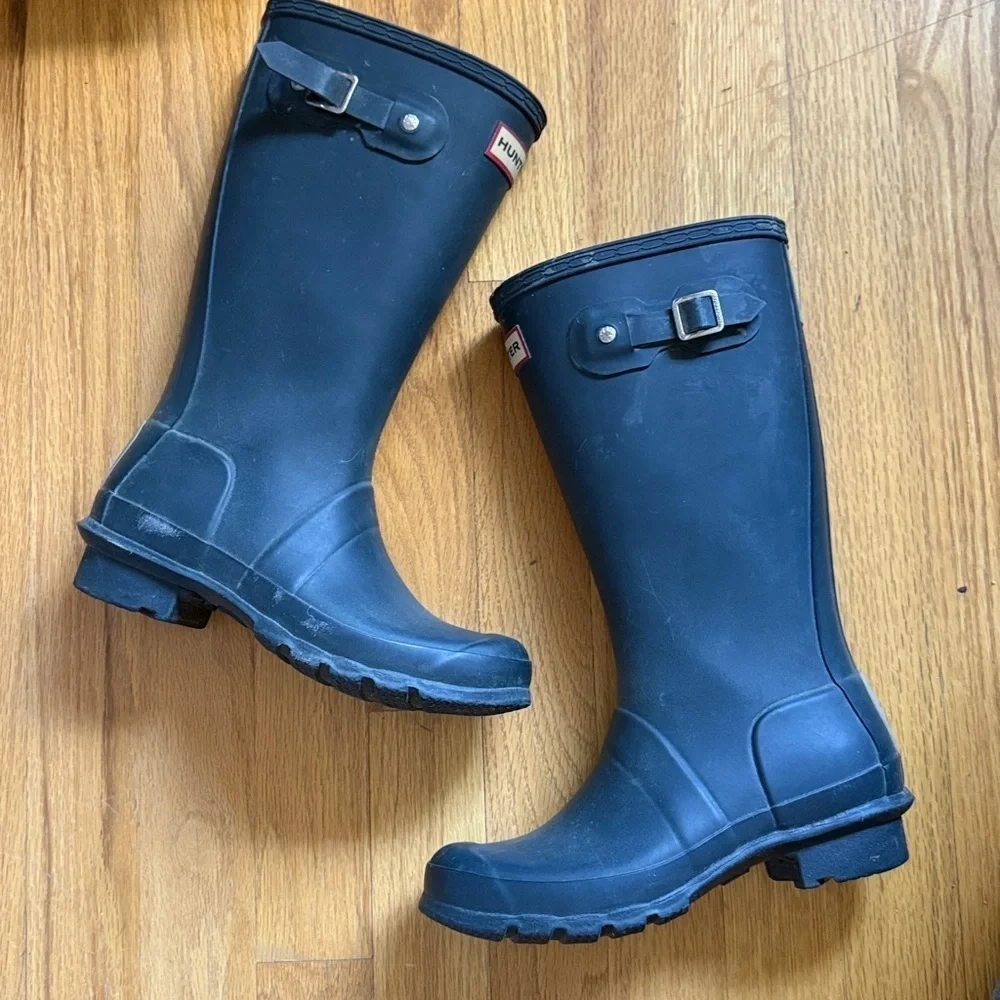 Hunter Classic sz 3 charcoal grey kids rain boots, great pre owned condition